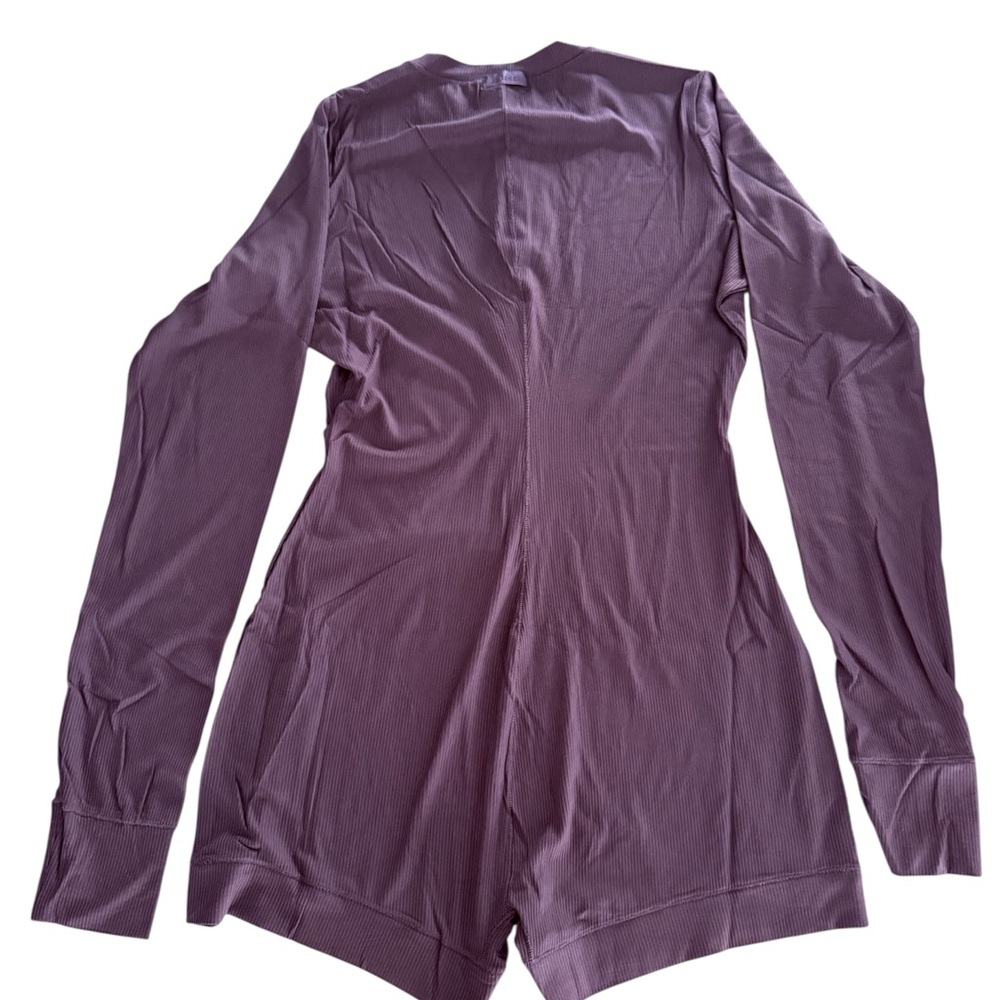 SKIMS Ribbed Graphite Lounge Henley Onsie - Picture 3 of 5